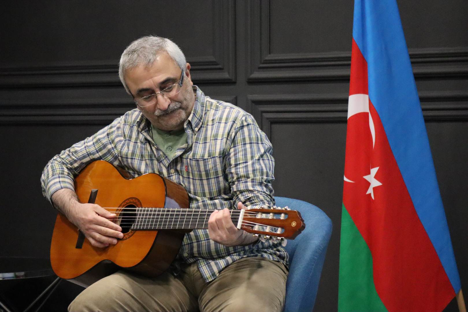 Rasim Muzaffarli az Azerbajdzsáni Nagykövetség autóján távozott Pécsről